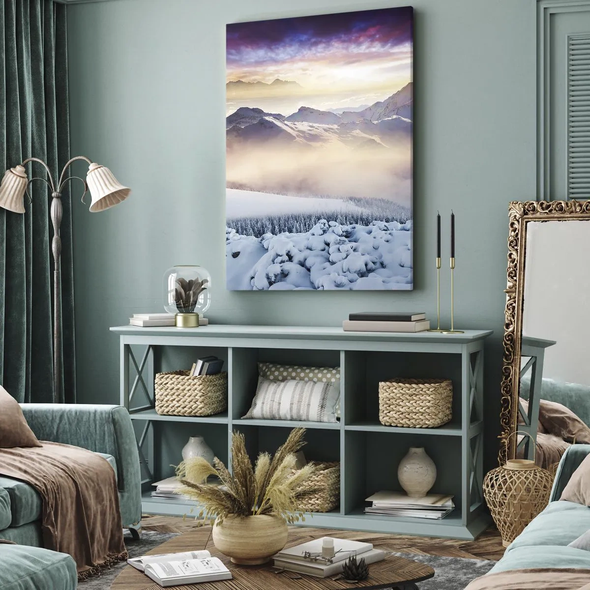 Obraz na płótnie - Górski krajobraz zimowy z lasem pokrytym śniegiem - 50x70cm - Siła i czystość natury - Nowoczesna dekoracja ścienna do salonu, kuchni i sypialni ARTTOR