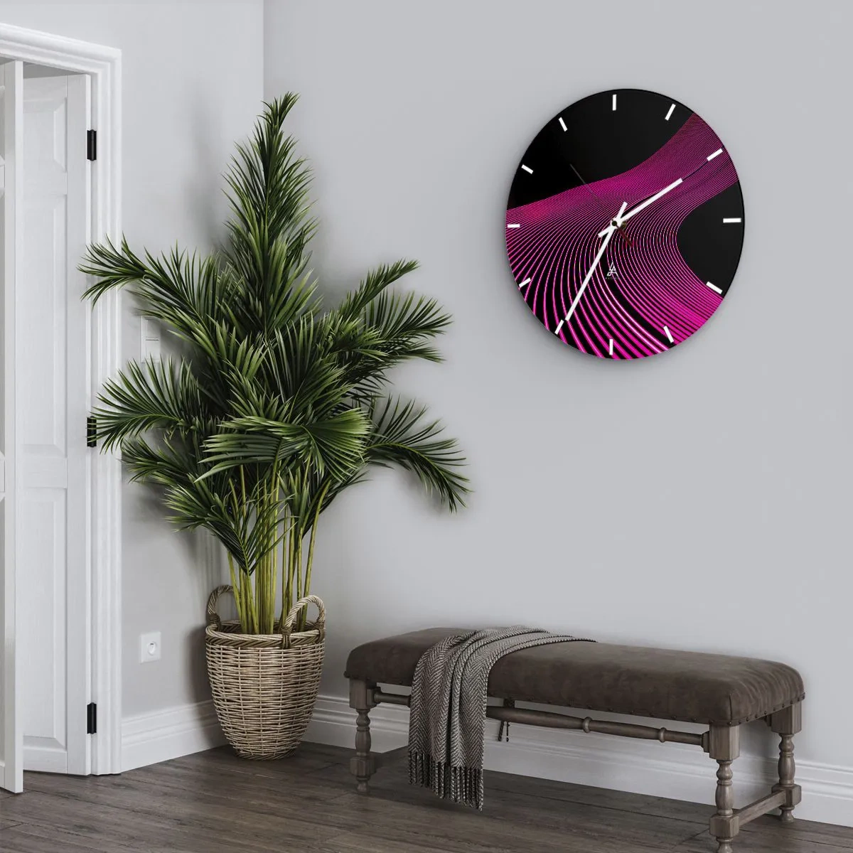 Zegar ścienny - Fioletowe linie na czarnym tle w futurystycznej kompozycji - 30x30cm - Aleja światła - Nowoczesna dekoracja ścienna do salonu, kuchni i sypialni ARTTOR