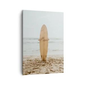 Obraz na płótnie - Osoba trzymająca deskę surfingową na tle oceanu - 50x70cm - Z miłości do fal - Nowoczesna dekoracja ścienna do salonu, kuchni i sypialni ARTTOR