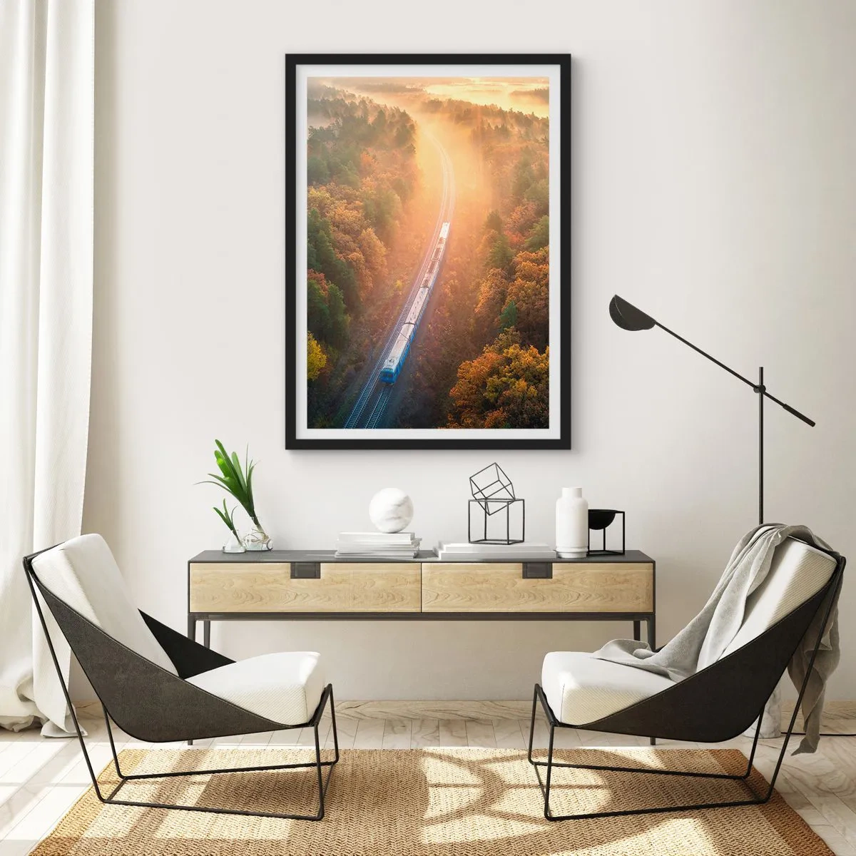 Plakat w czarnej ramie - Pociąg przemierzający jesienny las w promieniach wschodzącego słońca - 50x70cm - Jesienna podróż - Nowoczesna dekoracja ścienna do salonu i sypialni ARTTOR