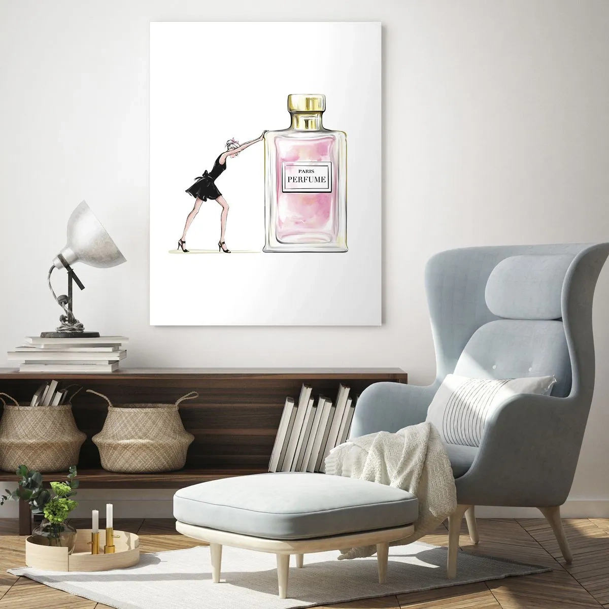 Obraz na szkle - Kobieta w czarnej sukience przy dużej butelce perfum - 50x70cm - Esencja kobiecości - Nowoczesna dekoracja ścienna do salonu, kuchni i sypialni ARTTOR