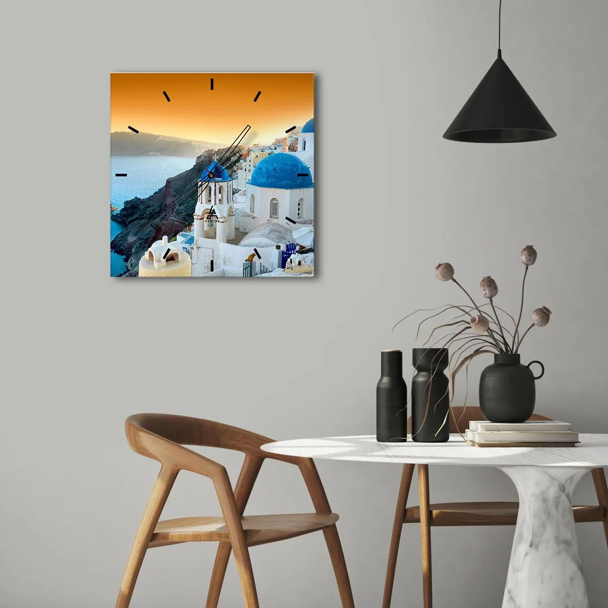 Zegar ścienny - Widok na Santorini z białymi budynkami i błękitnym morzem - 30x30cm - Santorini - przytulone do skał - Nowoczesna dekoracja ścienna do salonu i sypialni ARTTOR