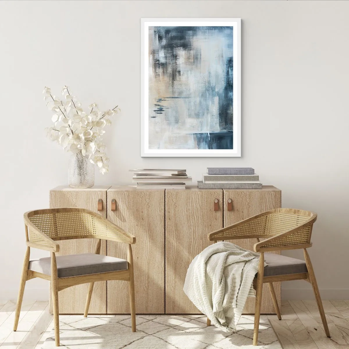 Plakat w białej ramie - Za zasłoną błękitu - 70x100 cm