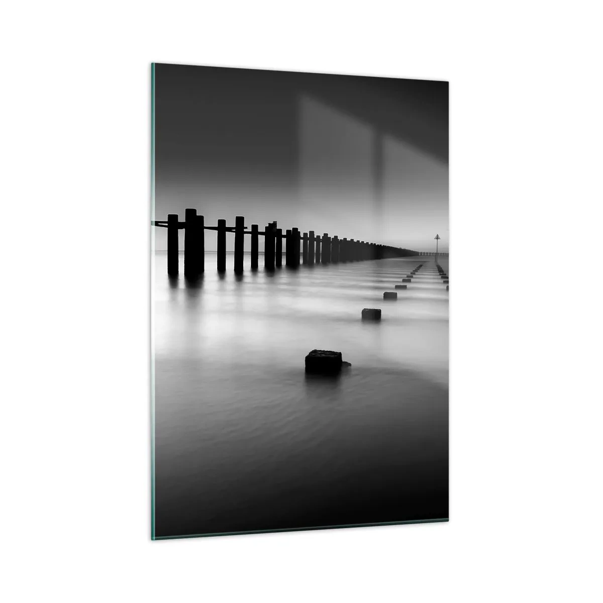Obraz na szkle - Minimalistyczny pomost na spokojnej wodzie w czerni i bieli - 50x70cm - Szara dal we mgle - Nowoczesna dekoracja ścienna do salonu, kuchni i sypialni ARTTOR