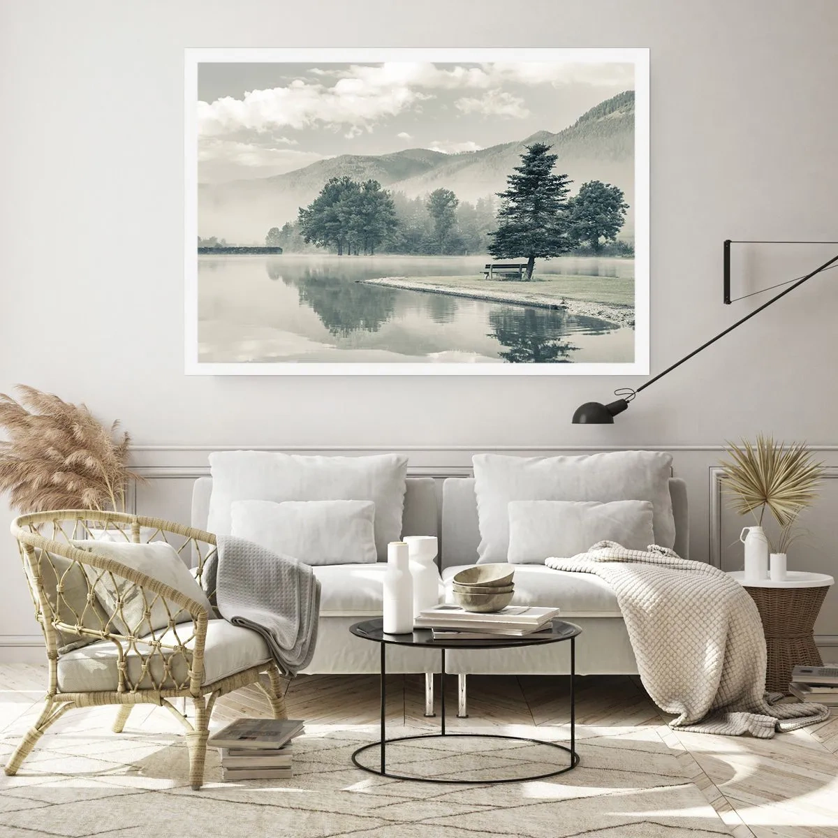 Plakat - Malownicze jezioro z ławką i mgłą w tle - 100x70cm - Jezioro jeszcze śpi - Nowoczesna dekoracja ścienna do salonu i sypialni ARTTOR
