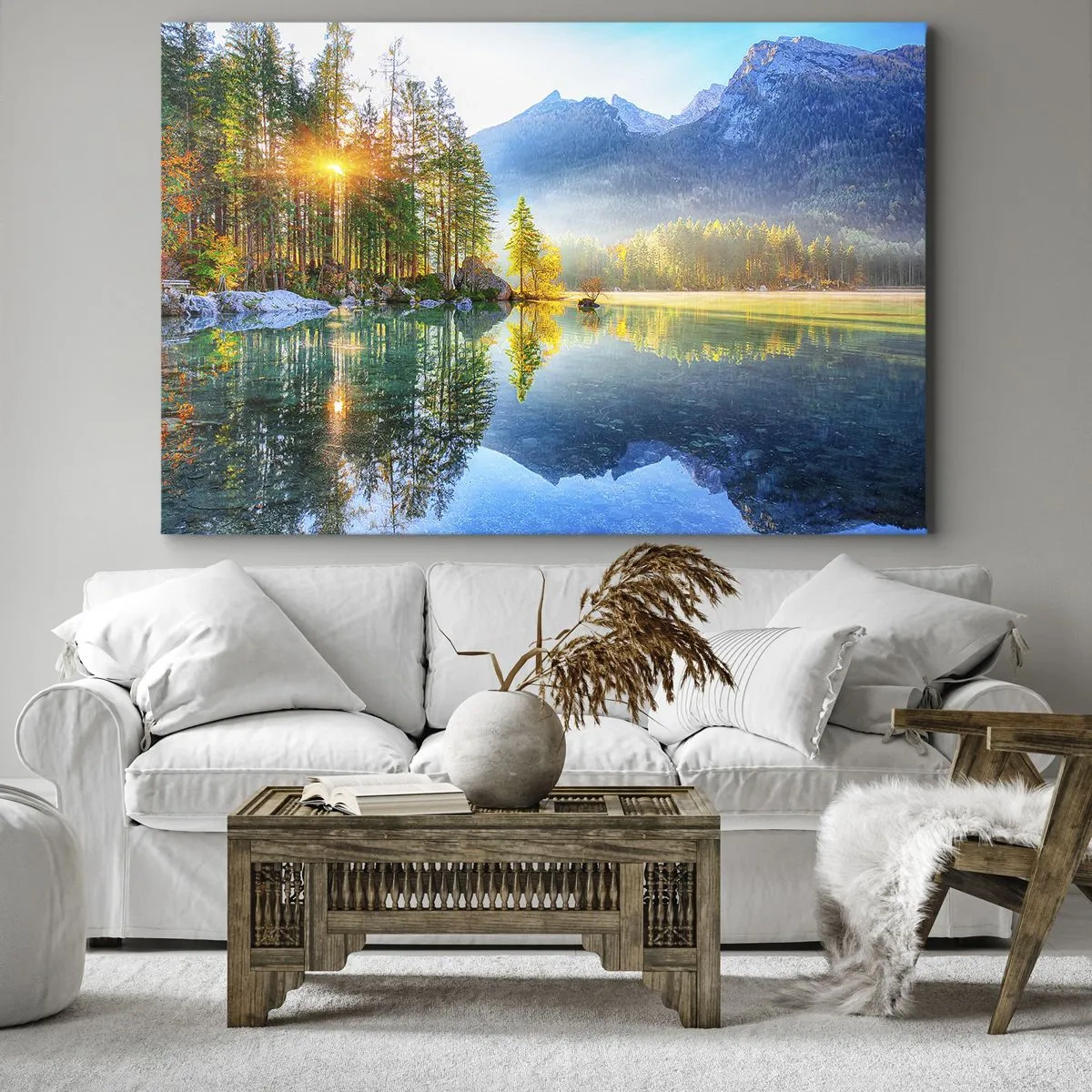 Obraz na płótnie - Jezioro otoczone górami i lasem w promieniach słońca - 70x50cm - Majestat i słodycz - Nowoczesna dekoracja ścienna do salonu i sypialni ARTTOR