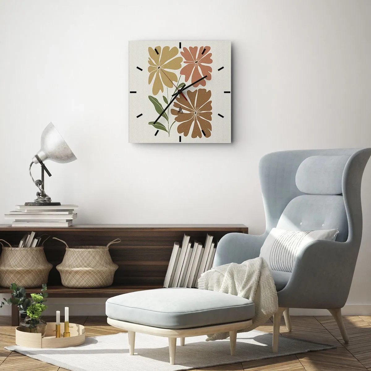 Zegar ścienny - Trzy kwiaty w ciepłych barwach na jasnym tle - 30x30cm - Natura i geometria - Nowoczesna dekoracja ścienna do salonu i sypialni ARTTOR