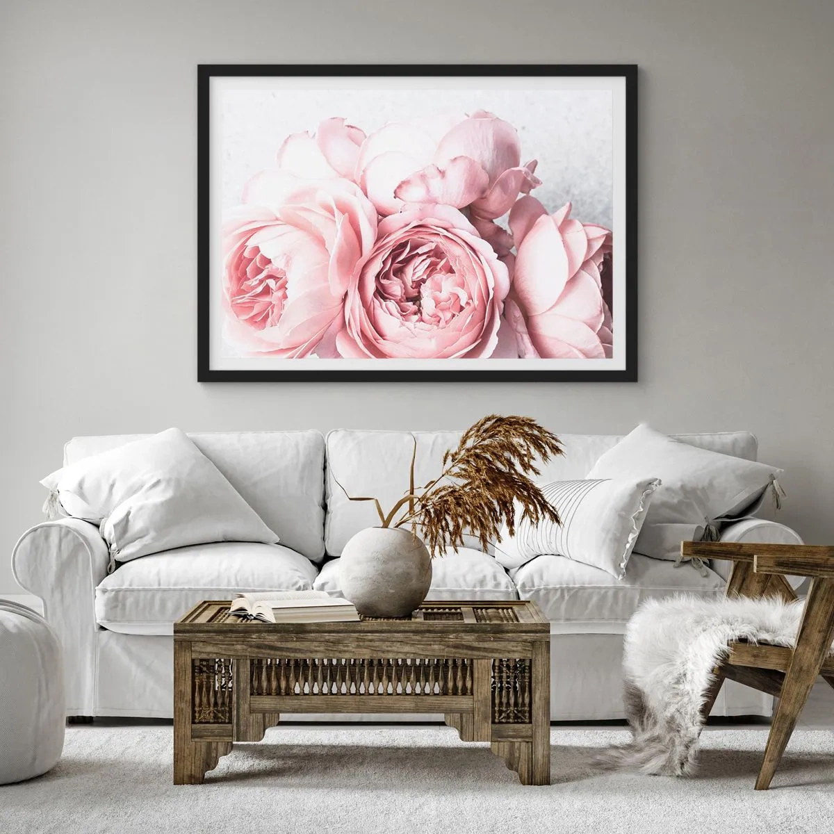 Plakat w czarnej ramie - Różowe piwonie w delikatnym świetle na jasnym tle - 70x50cm - Dla romantyków - Nowoczesna dekoracja ścienna do salonu i sypialni ARTTOR