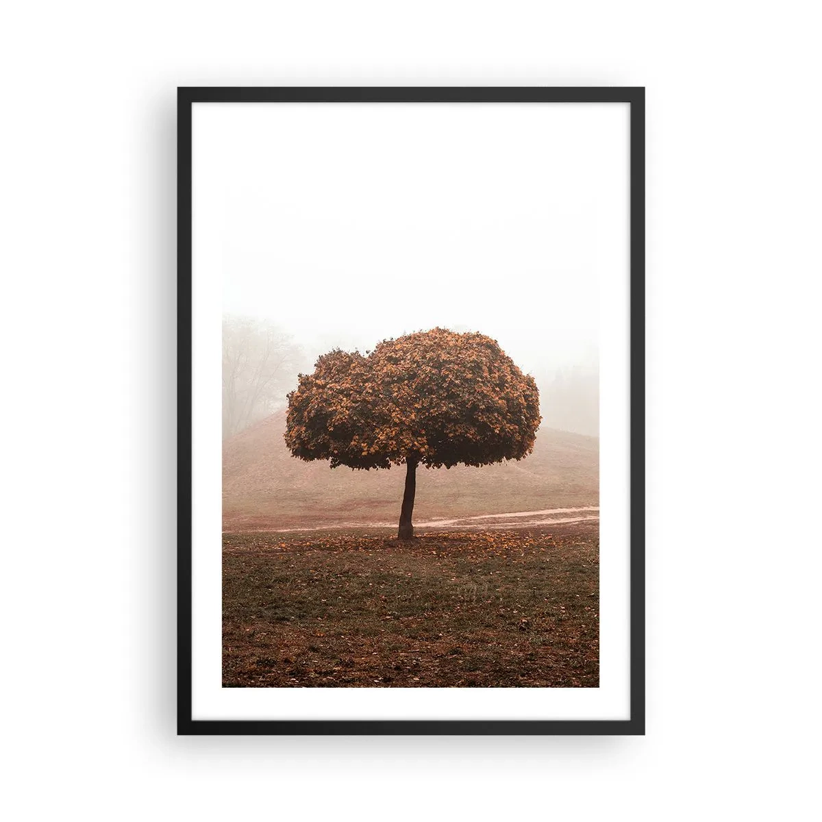 Plakat w czarnej ramie - Samotne drzewo w jesiennej mgle - 50x70cm - Po pracowitym lecie - Nowoczesna dekoracja ścienna do salonu i sypialni ARTTOR