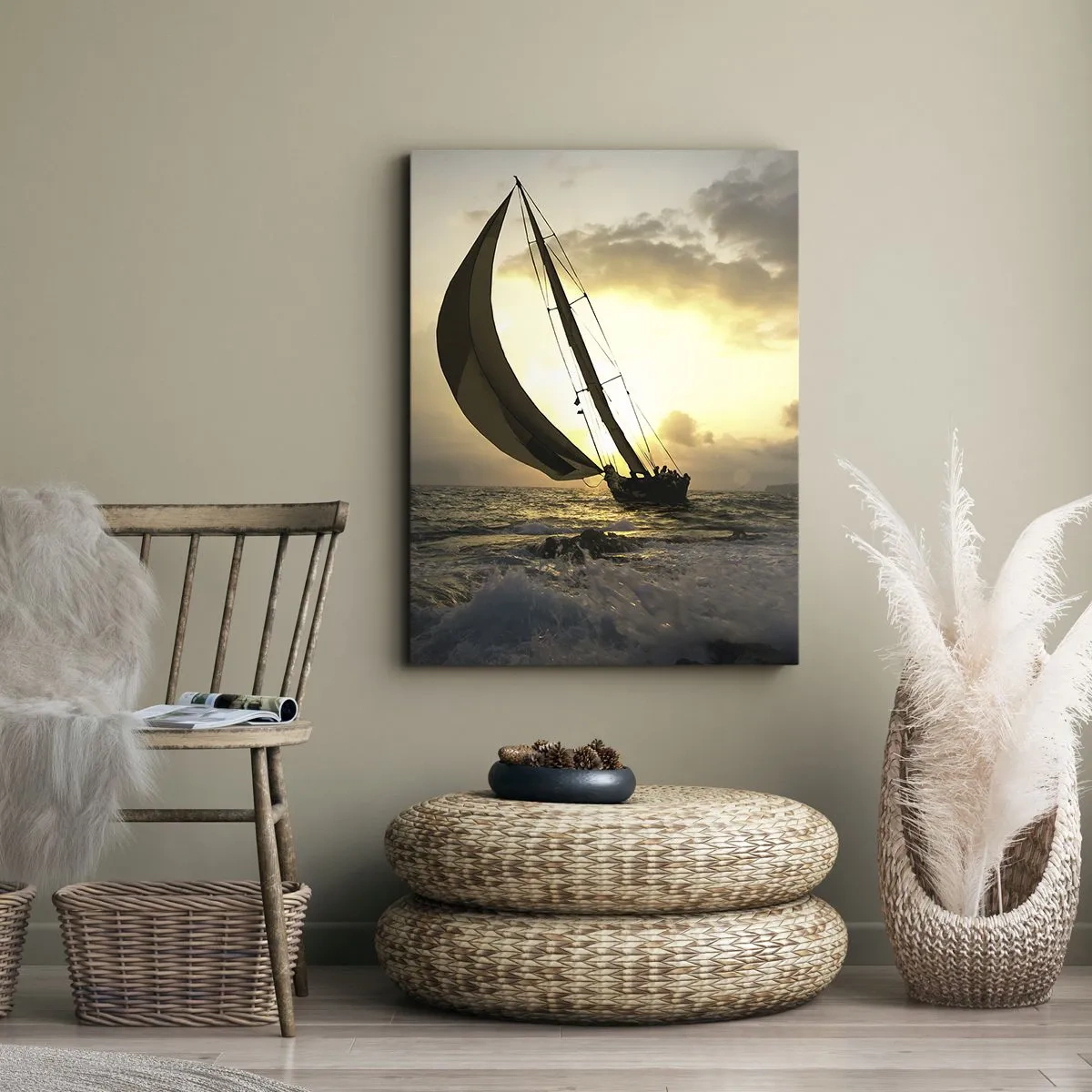 Obraz na płótnie - Żaglówka na morzu podczas zachodu słońca - 50x70cm - Z wiatrem i pod wiatr - Nowoczesna dekoracja ścienna do salonu, kuchni i sypialni ARTTOR