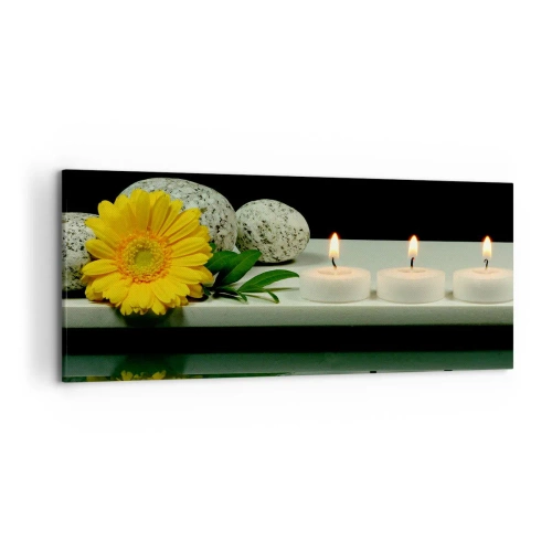 Obraz na płótnie - Żółty kwiat, świece i kamienie na tle wody - 120x50cm - Ukojenie zmysłów - Nowoczesna dekoracja ścienna do salonu i sypialni ARTTOR
