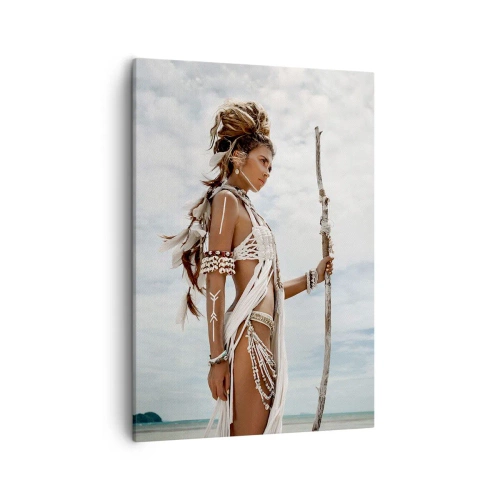 Obraz na płótnie - Kobieta w stylizacji boho na tle plaży i nieba - 50x70cm - Królowa tropików - Nowoczesna dekoracja ścienna do salonu, kuchni i sypialni ARTTOR
