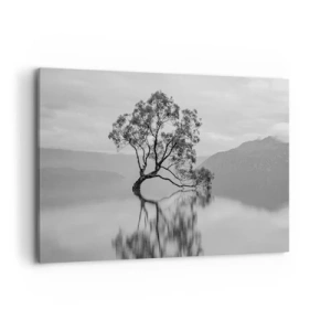 Obraz na płótnie - Samotne drzewo odbijające się w wodzie na tle gór - 120x80cm - Jest taki kraj - Nowoczesna dekoracja ścienna do salonu, kuchni i sypialni ARTTOR