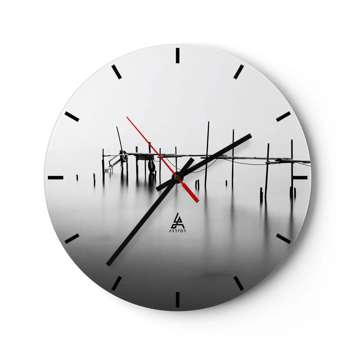 Zegar ścienny - Minimalistyczny pomost na spokojnej wodzie w odcieniach szarości - 30x30cm - A jeśli świata nie ma? - Nowoczesna dekoracja ścienna do salonu, kuchni i sypialni ARTTOR