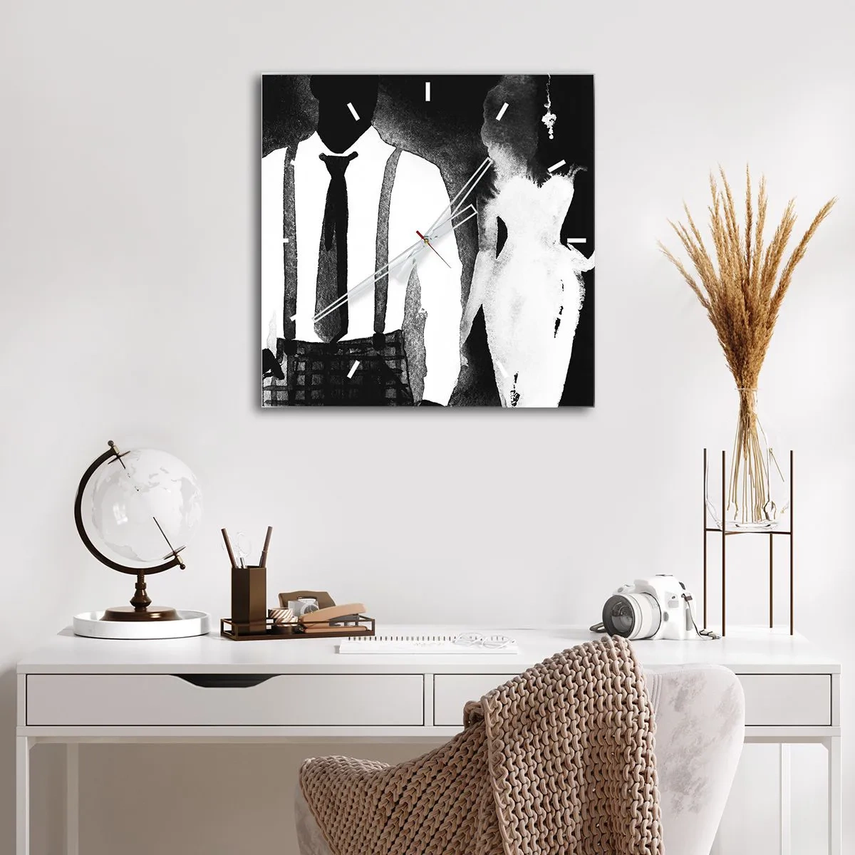 Zegar ścienny - W klimacie noir - 40x40 cm