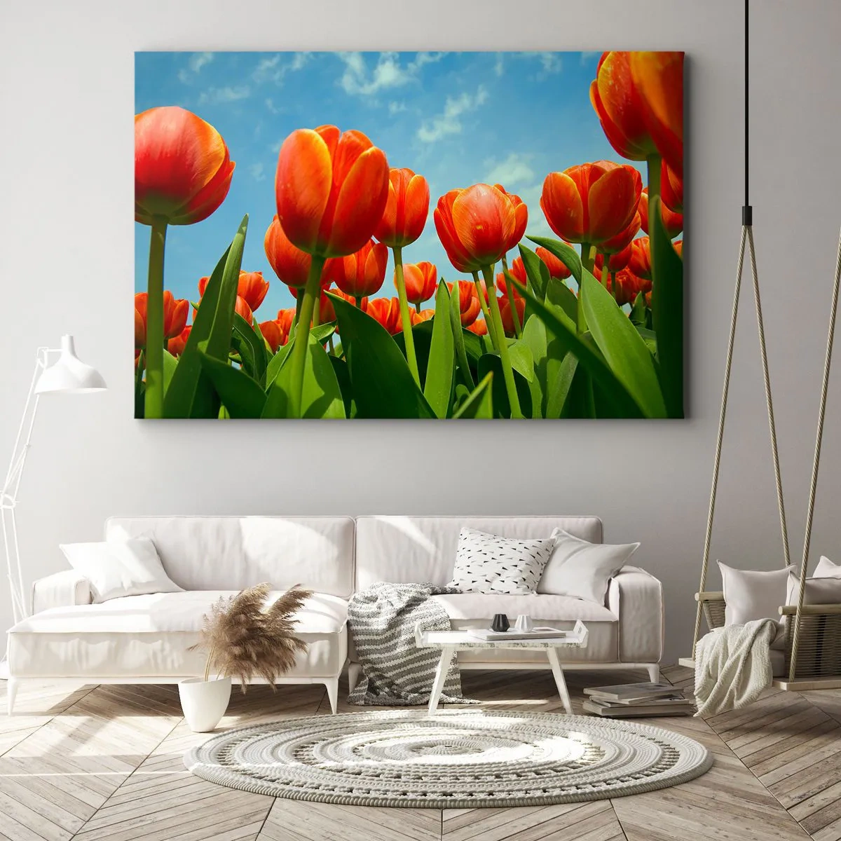 Obraz na płótnie - Pole czerwono-pomarańczowych tulipanów na tle błękitnego nieba - 100x70cm - Oprócz błękitnego nieba nic im w życiu nie potrzeba - Nowoczesna dekoracja ścienna do salonu, kuchni i sypialni ARTTOR