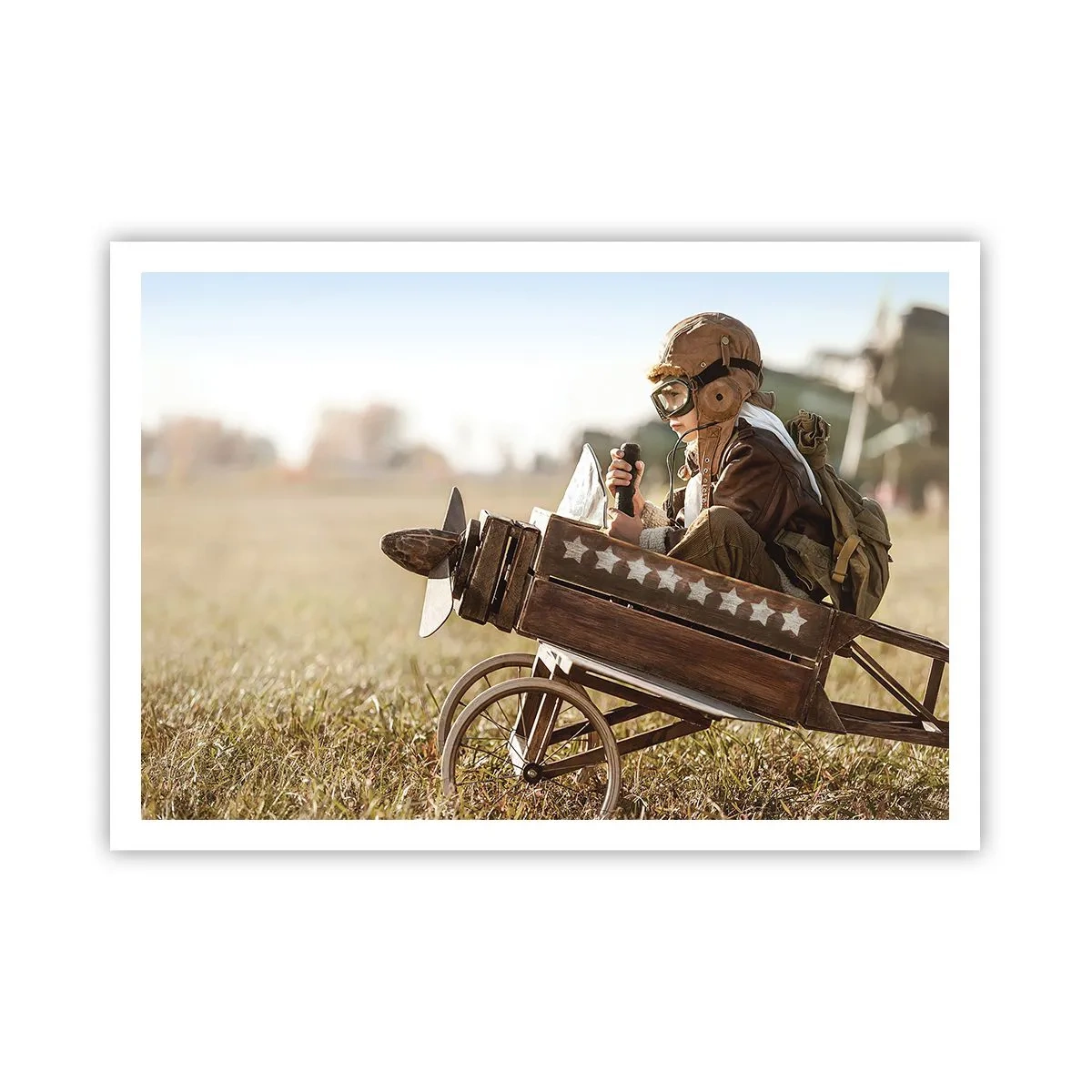 Plakat - Dziecko w zabawkowym samolocie na tle pola - 100x70cm - Start ku marzeniu - Nowoczesna dekoracja ścienna do salonu i sypialni ARTTOR