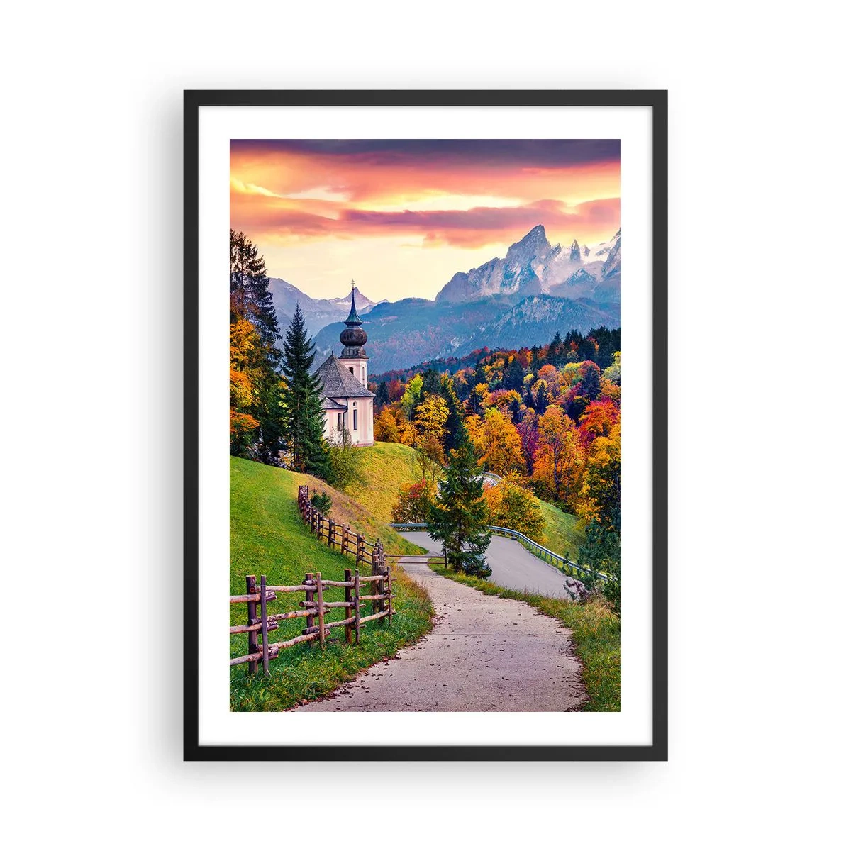 Plakat w czarnej ramie - Górska kaplica wśród jesiennych drzew o zachodzie słońca - 50x70cm - Pejzaż jak malowanie - Nowoczesna dekoracja ścienna do salonu i sypialni ARTTOR
