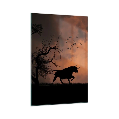 Obraz na szkle - Sylwetki byków na tle pomarańczowego nieba o zachodzie słońca - 70x100cm - Dramatyczny spektakl natury - Nowoczesna dekoracja ścienna do salonu i sypialni ARTTOR
