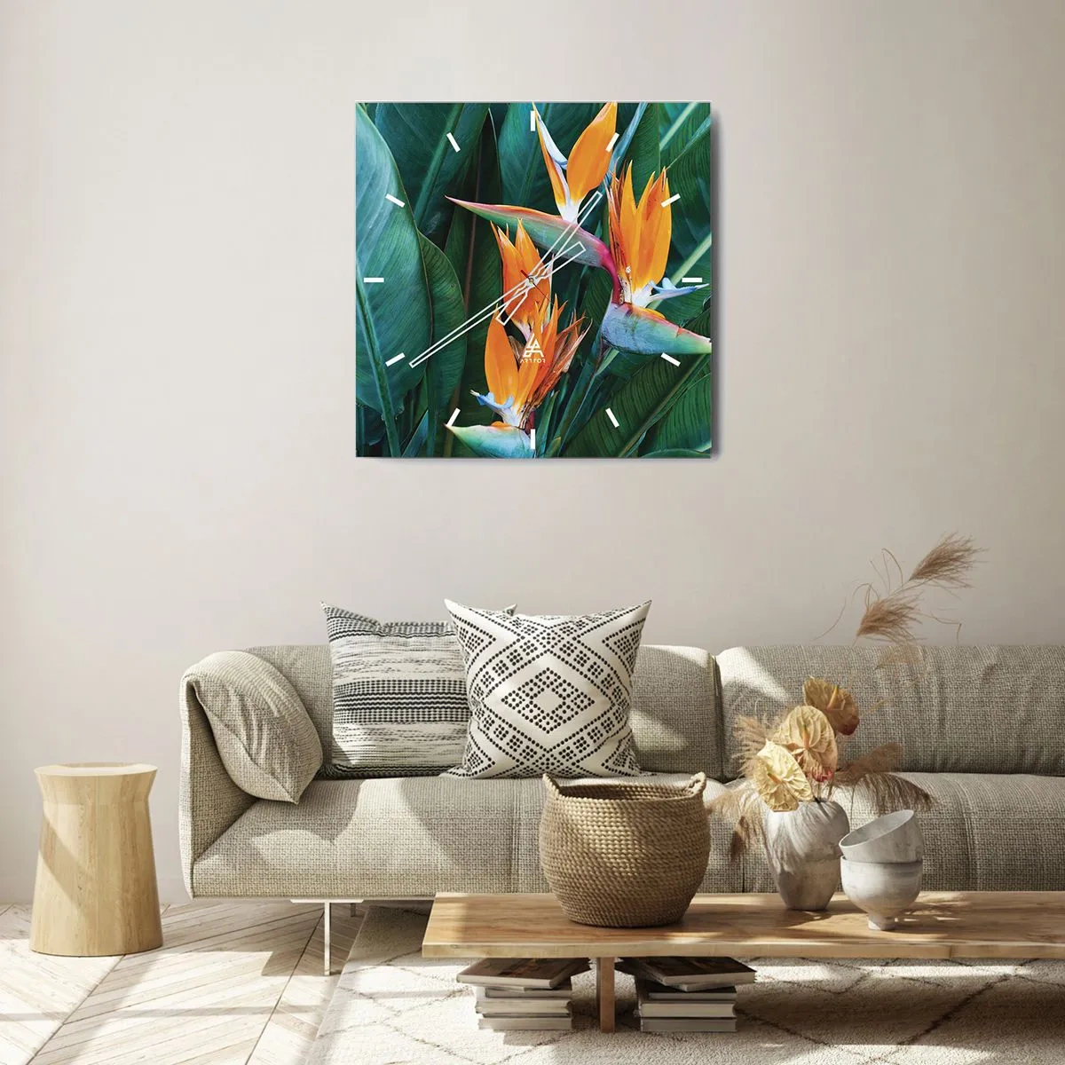 Zegar ścienny - Egzotyczne kwiaty strelicji otoczone zielonymi liśćmi - 30x30cm - Czy to kwiat, czy to ptak? - Nowoczesna dekoracja ścienna do salonu i sypialni ARTTOR