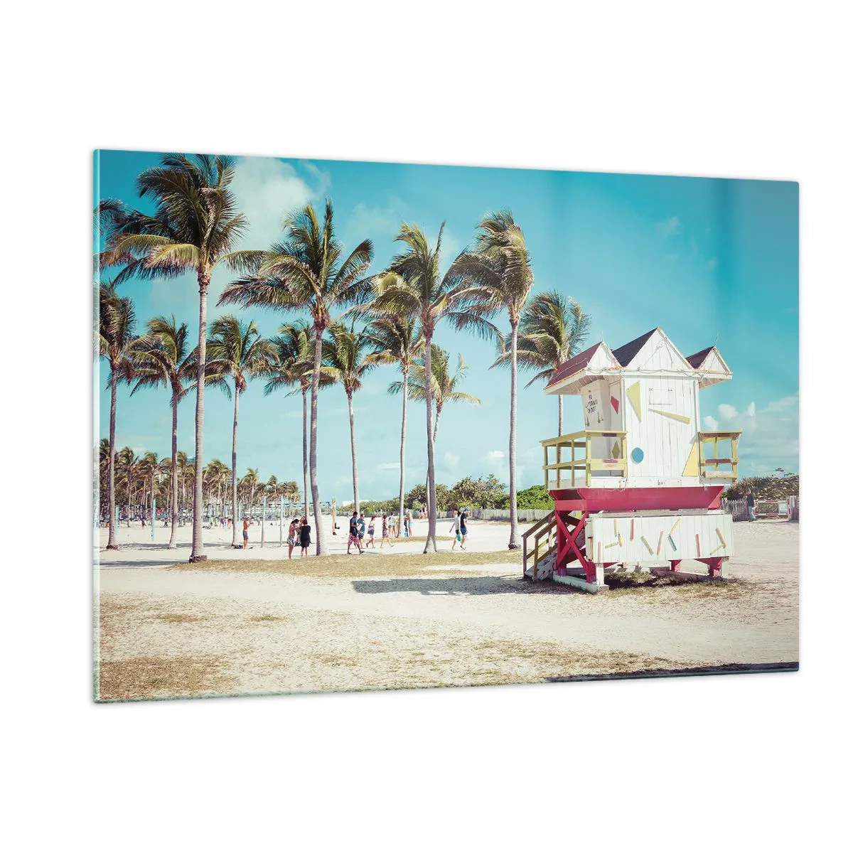 Obraz na szkle - Plaża z palmami i wieżą ratowniczą w słoneczny dzień - 120x80cm - Przed tobą piękny dzień - Nowoczesna dekoracja ścienna do salonu, kuchni i sypialni ARTTOR