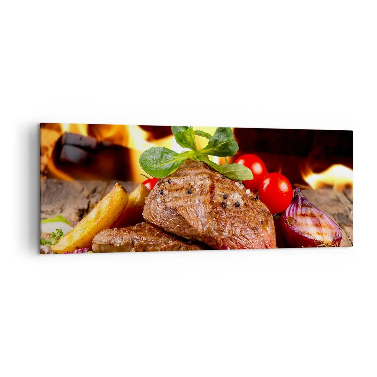 Obraz na płótnie - Grillowany stek z dodatkami na tle płomieni - 140x50cm - Wyczarowane żarem - Nowoczesna dekoracja ścienna do salonu i sypialni ARTTOR