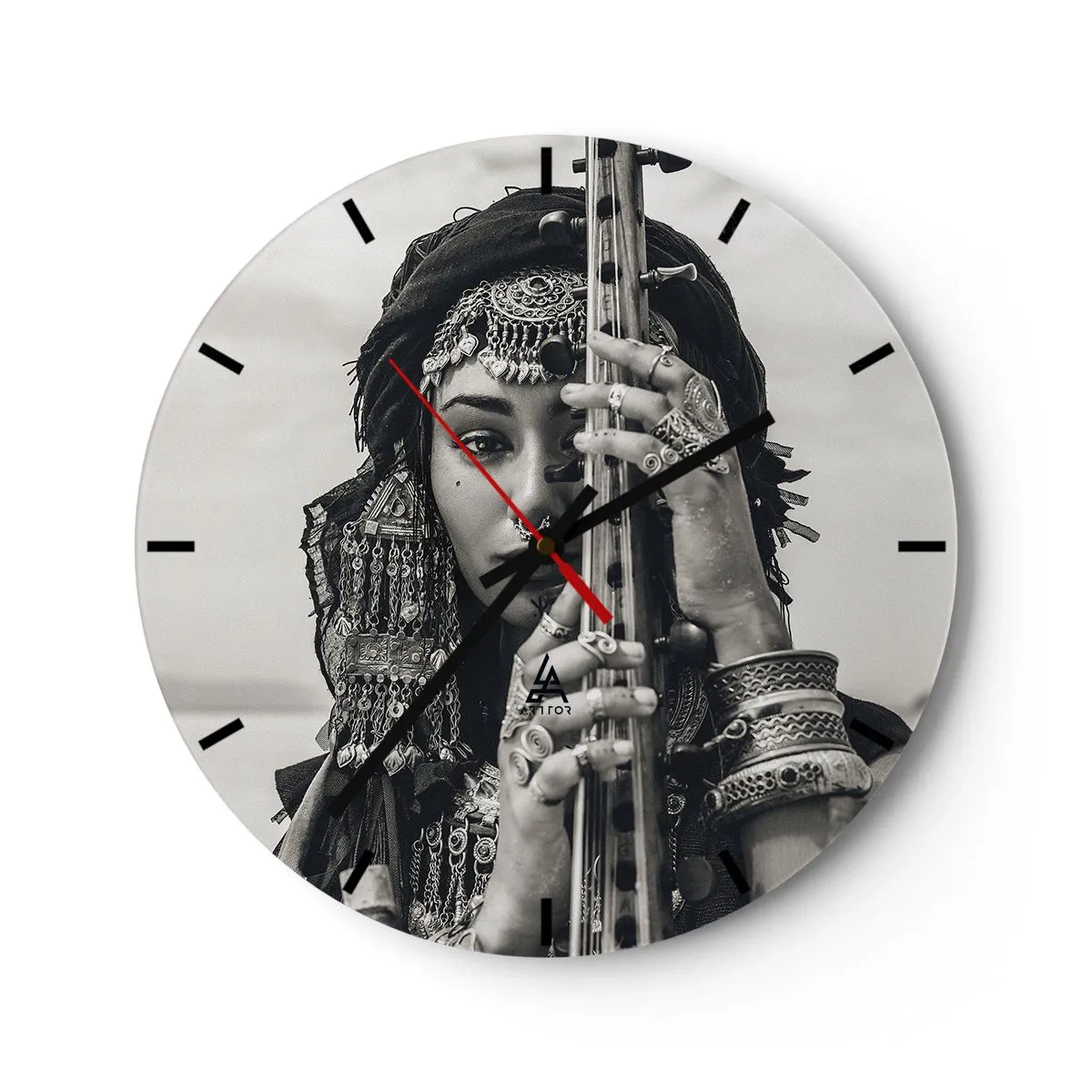 Zegar ścienny - Dwa ptaszki przytulone do siebie na gałęzi na różowym tle - 30x30cm - Sama muzyka orientu - Nowoczesna dekoracja ścienna do salonu, kuchni i sypialni ARTTOR