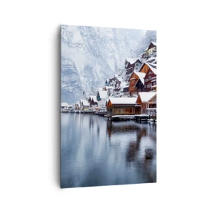 Obraz na płótnie - Zimowy widok na górską miejscowość nad jeziorem - 80x120cm - W zimowej dekoracji - Nowoczesna dekoracja ścienna do salonu i sypialni ARTTOR