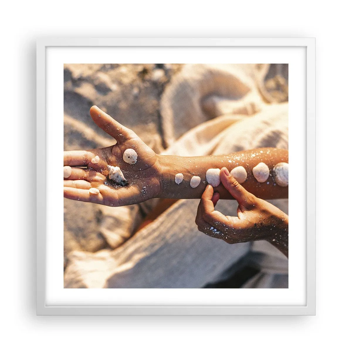 Plakat w białej ramie - Piękno w zasięgu ręki - 50x50 cm