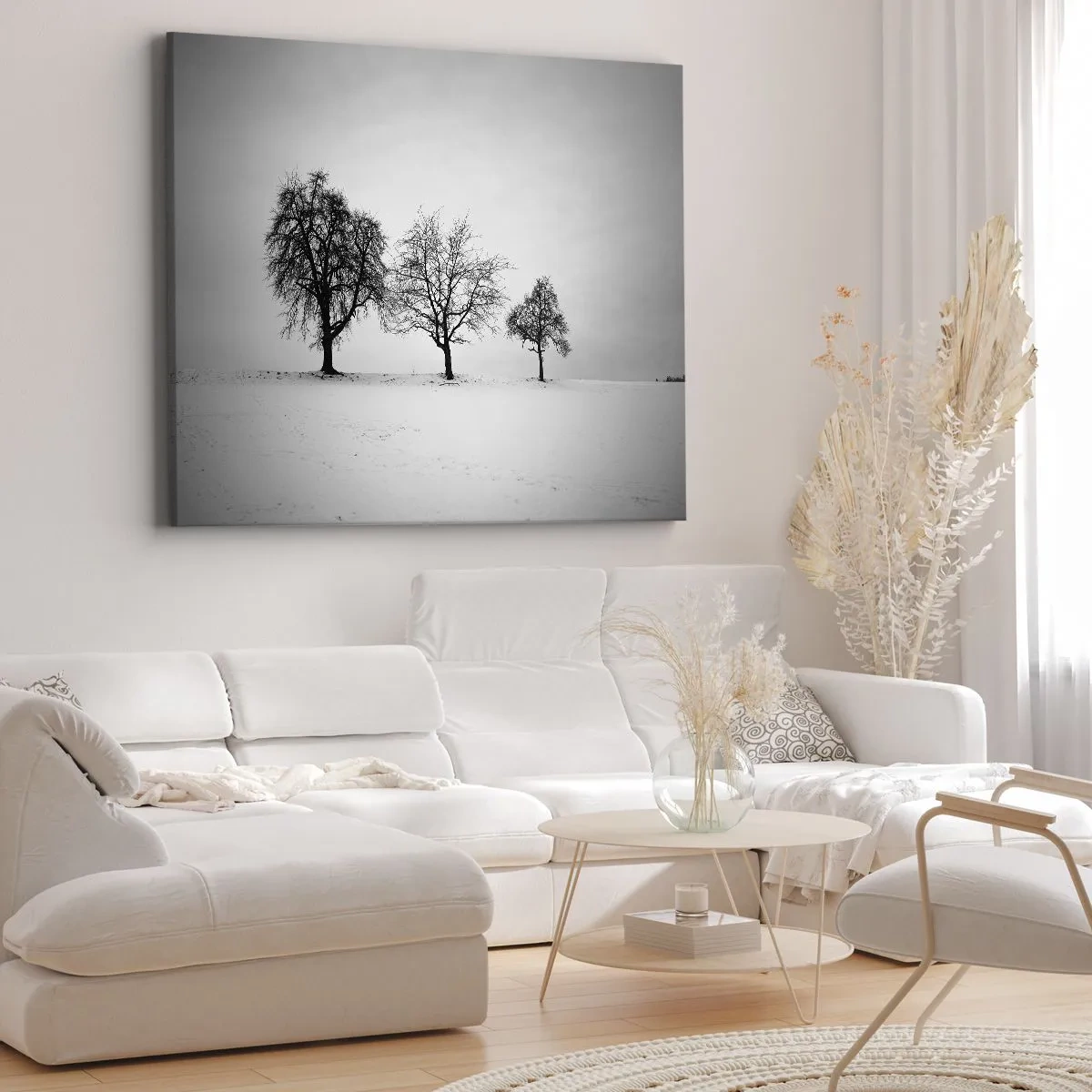 Obraz na płótnie - Trzy drzewa na zaśnieżonym polu w monochromatycznym stylu - 120x80cm - O czym śnią? - Nowoczesna dekoracja ścienna do salonu, kuchni i sypialni ARTTOR