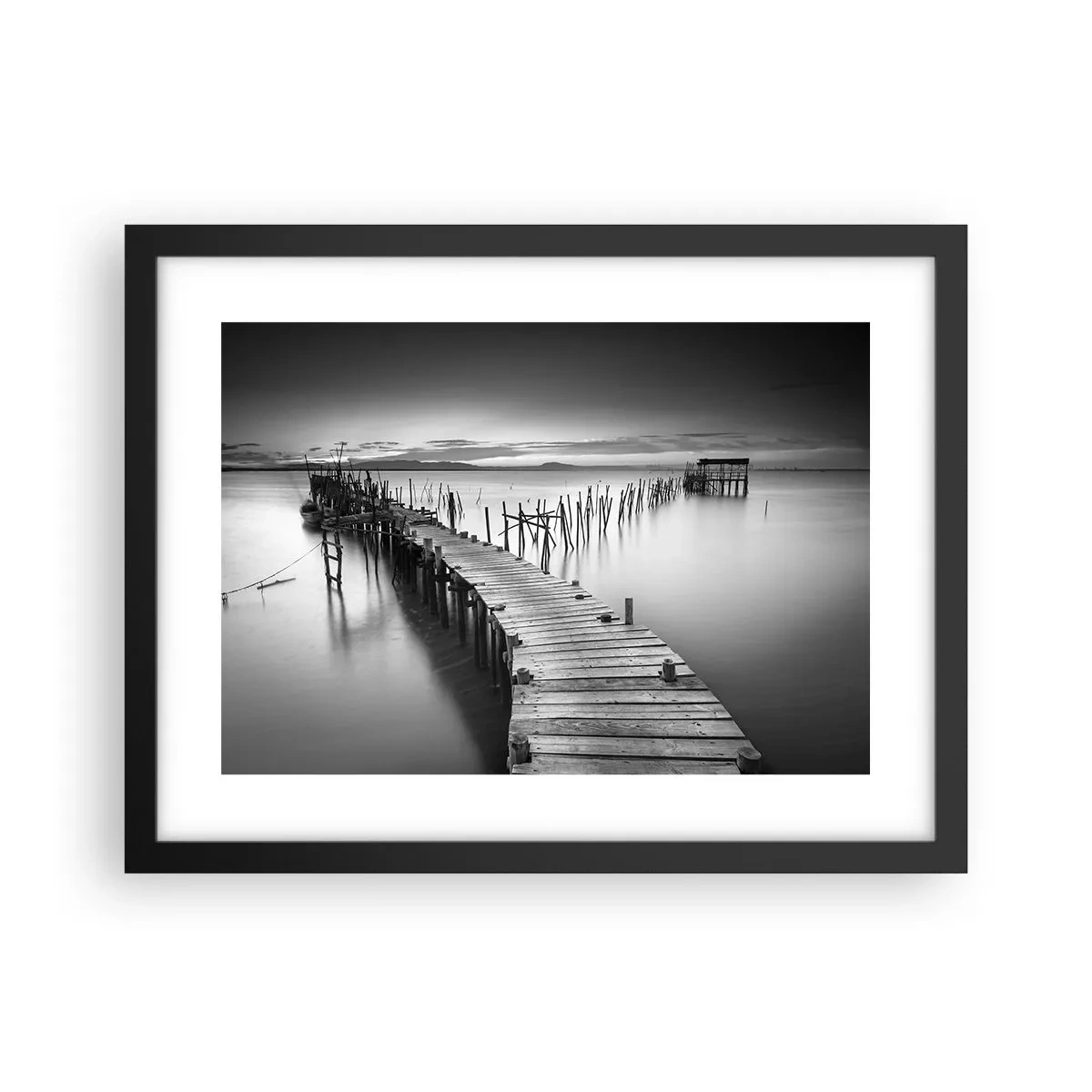 Plakat w czarnej ramie - Spokój zapomnianego brzegu - 40x30 cm