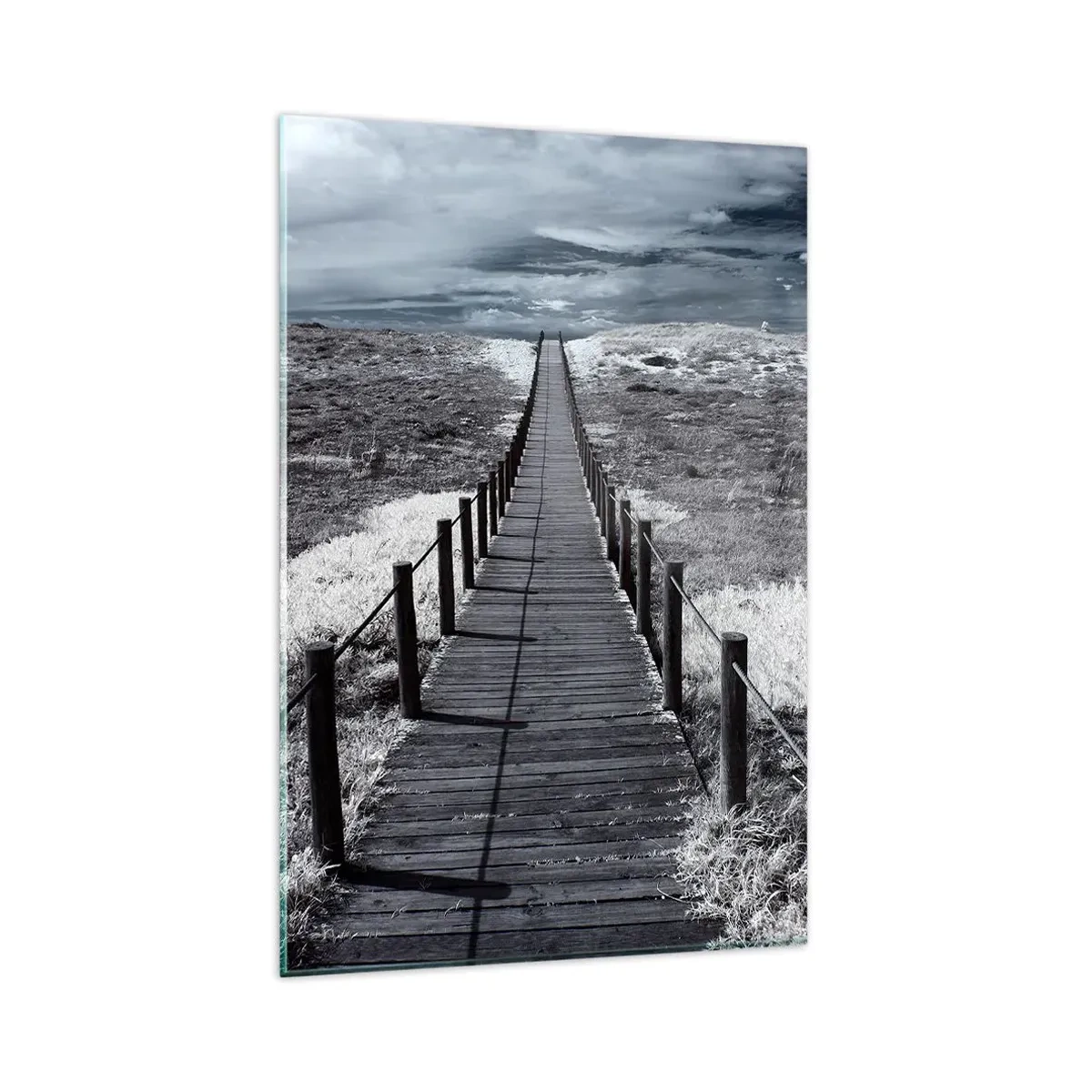 Obraz na szkle - Drewniany pomost prowadzący przez wydmy w monochromatycznej tonacji - 80x120cm - Na sam brzeg - Nowoczesna dekoracja ścienna do salonu i sypialni ARTTOR