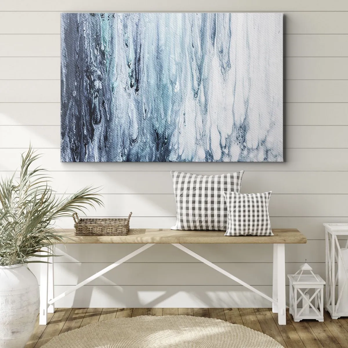 Obraz na płótnie - Abstrakcyjne niebieskie i białe smugi przypominające sople lodu - 100x70cm - Sople błękitu - Nowoczesna dekoracja ścienna do salonu, kuchni i sypialni ARTTOR