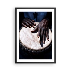 Plakat w czarnej ramie - Ręce grające na bębnie djembe w grze rytmicznej - 50x70cm - Żyj w swoim rytmie - Nowoczesna dekoracja ścienna do salonu i sypialni ARTTOR