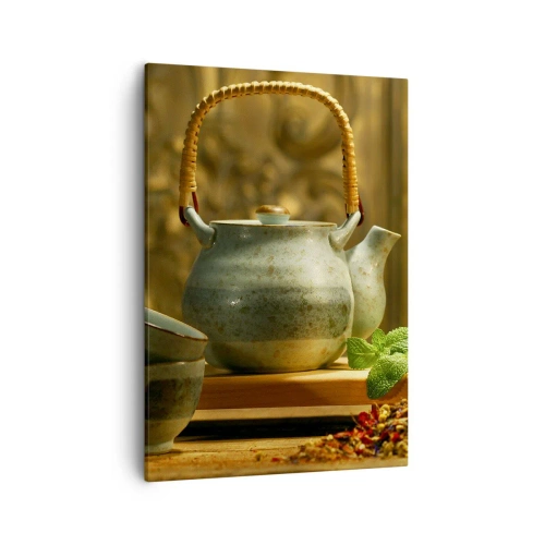 Obraz na płótnie - Ceramiczny czajnik na drewnianym stole w ciepłym świetle - 50x70cm - Traktat o piciu herbaty - Nowoczesna dekoracja ścienna do salonu, kuchni i sypialni ARTTOR