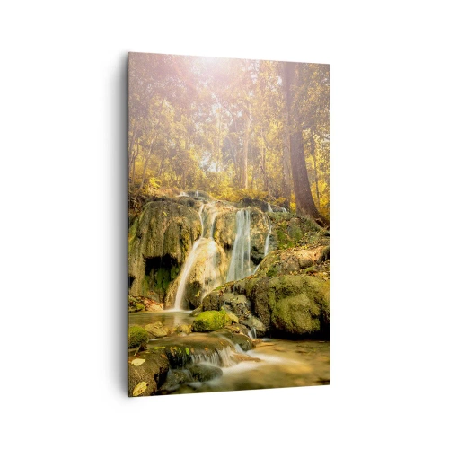 Obraz na płótnie - Leśny wodospad w promieniach słońca otoczony zielenią - 80x120cm - Leśna kaskada w zieleni - Nowoczesna dekoracja ścienna do salonu i sypialni ARTTOR