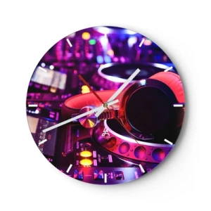 Zegar ścienny - Słuchawki DJ na konsoli w neonowym oświetleniu - 30x30cm - Zanim się zacznie zabawa - Nowoczesna dekoracja ścienna do salonu, kuchni i sypialni ARTTOR