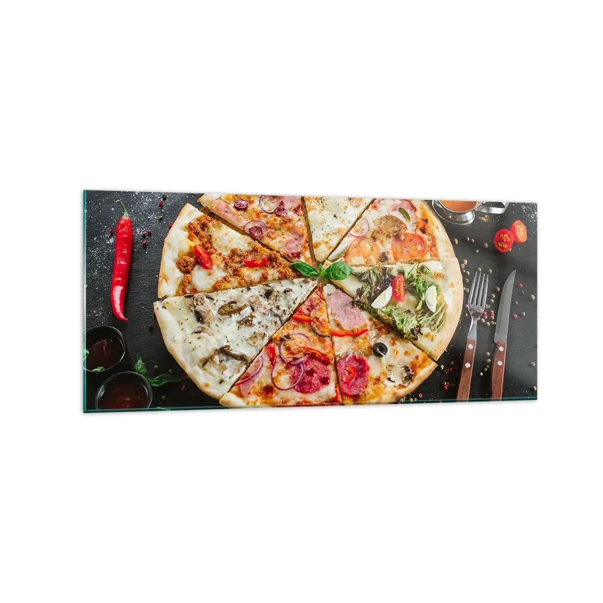 Obraz na szkle - Pizza w różnych smakach na tle z dodatkami - 120x50cm - Wachlarz smaków - Nowoczesna dekoracja ścienna do salonu i sypialni ARTTOR
