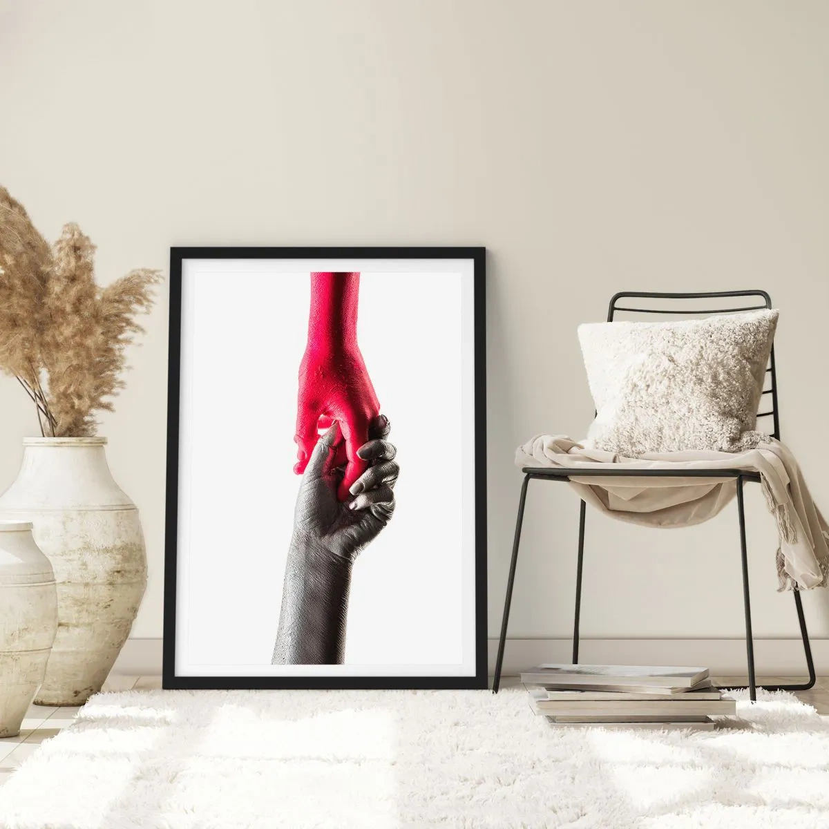 Plakat w czarnej ramie - Symboliczne ręce w czerwonej i srebrnej barwie na białym tle - 50x70cm - Razem, choć inni - Nowoczesna dekoracja ścienna do salonu i sypialni ARTTOR