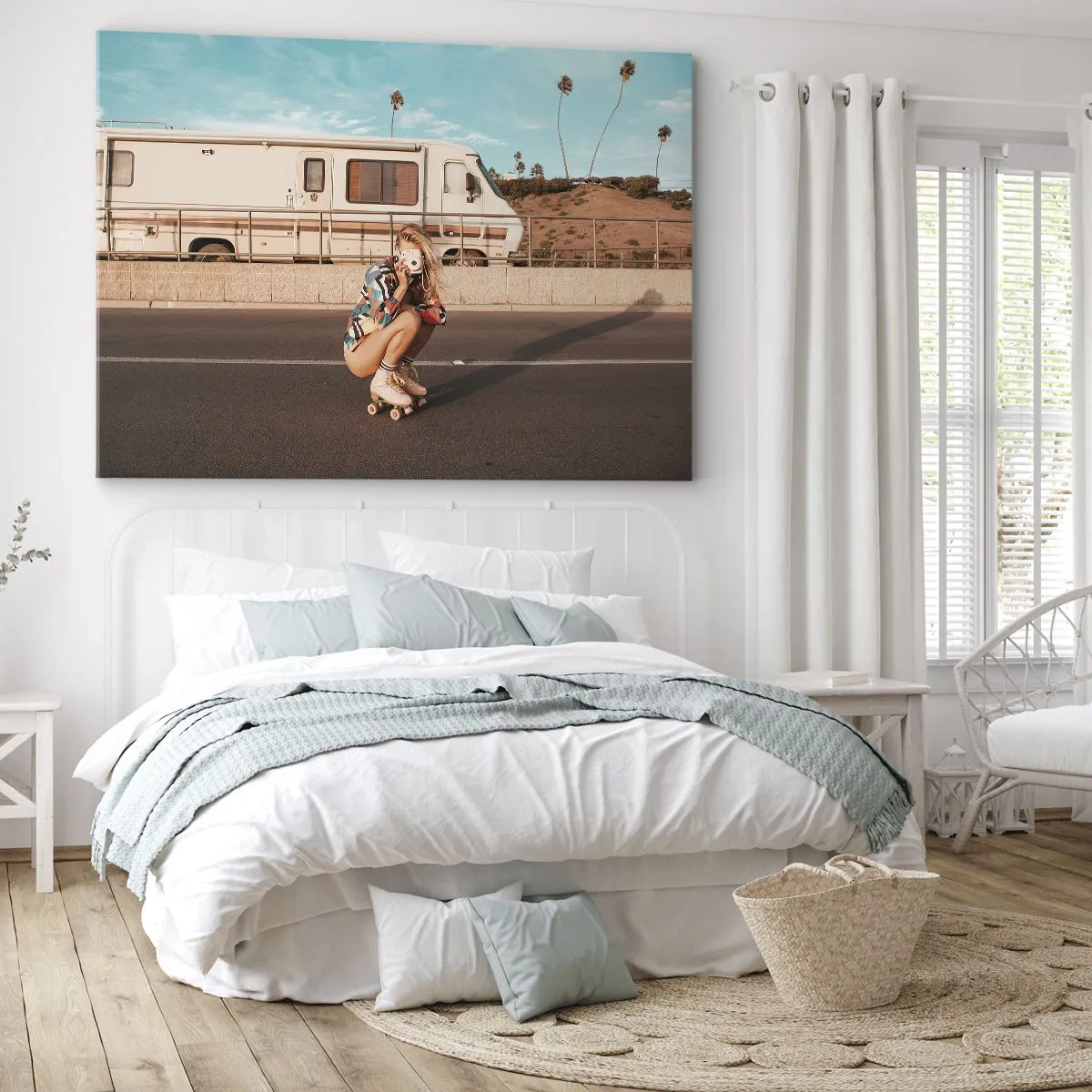 Obraz na płótnie - Dziewczyna na wrotkach robiąca zdjęcie w słoneczny dzień - 70x50cm - Uśmiech, proszę! - Nowoczesna dekoracja ścienna do salonu i sypialni ARTTOR