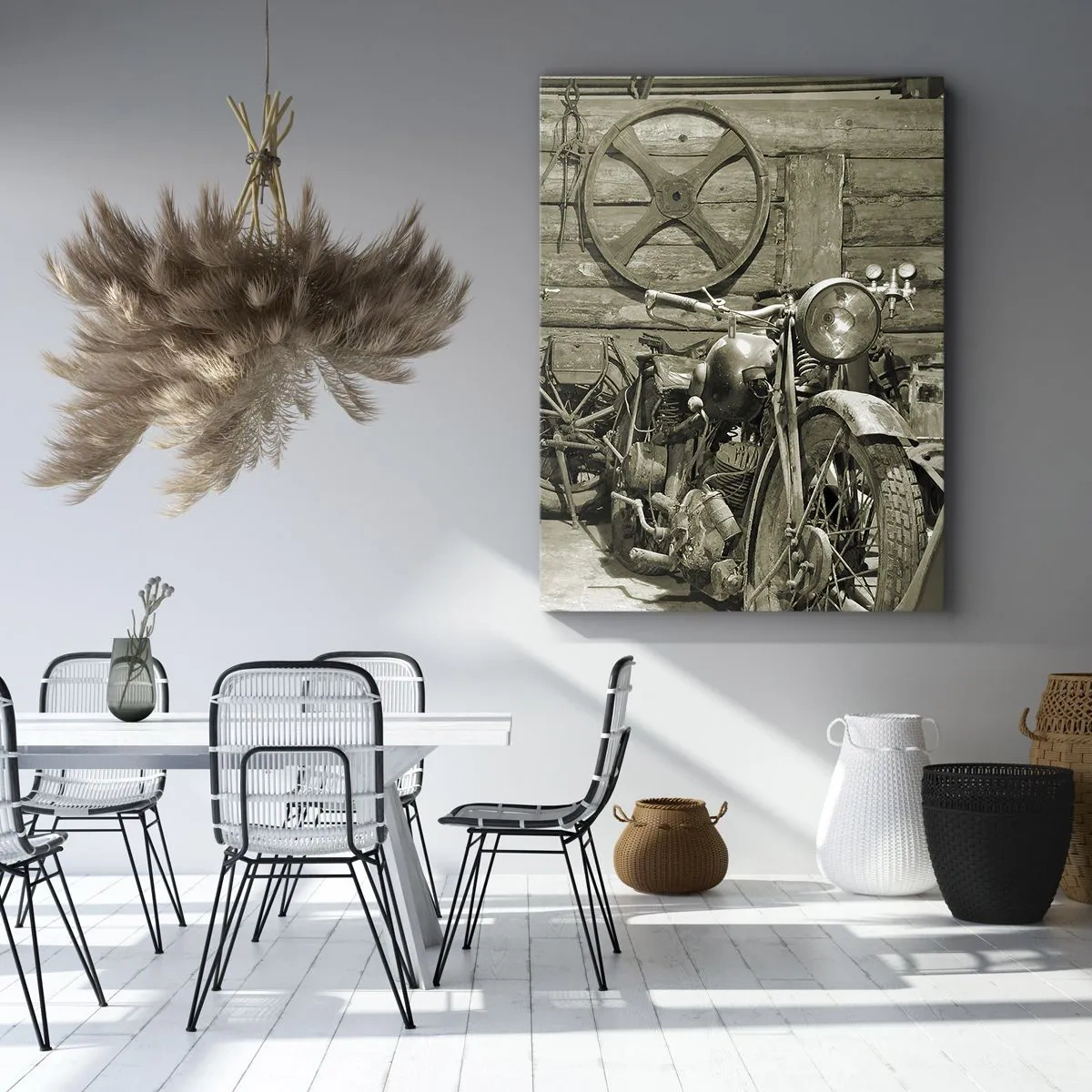 Obraz na płótnie - Vintage motocykl w drewnianym garażu - 50x70cm - W szopie wuja Władka - Nowoczesna dekoracja ścienna do salonu, kuchni i sypialni ARTTOR