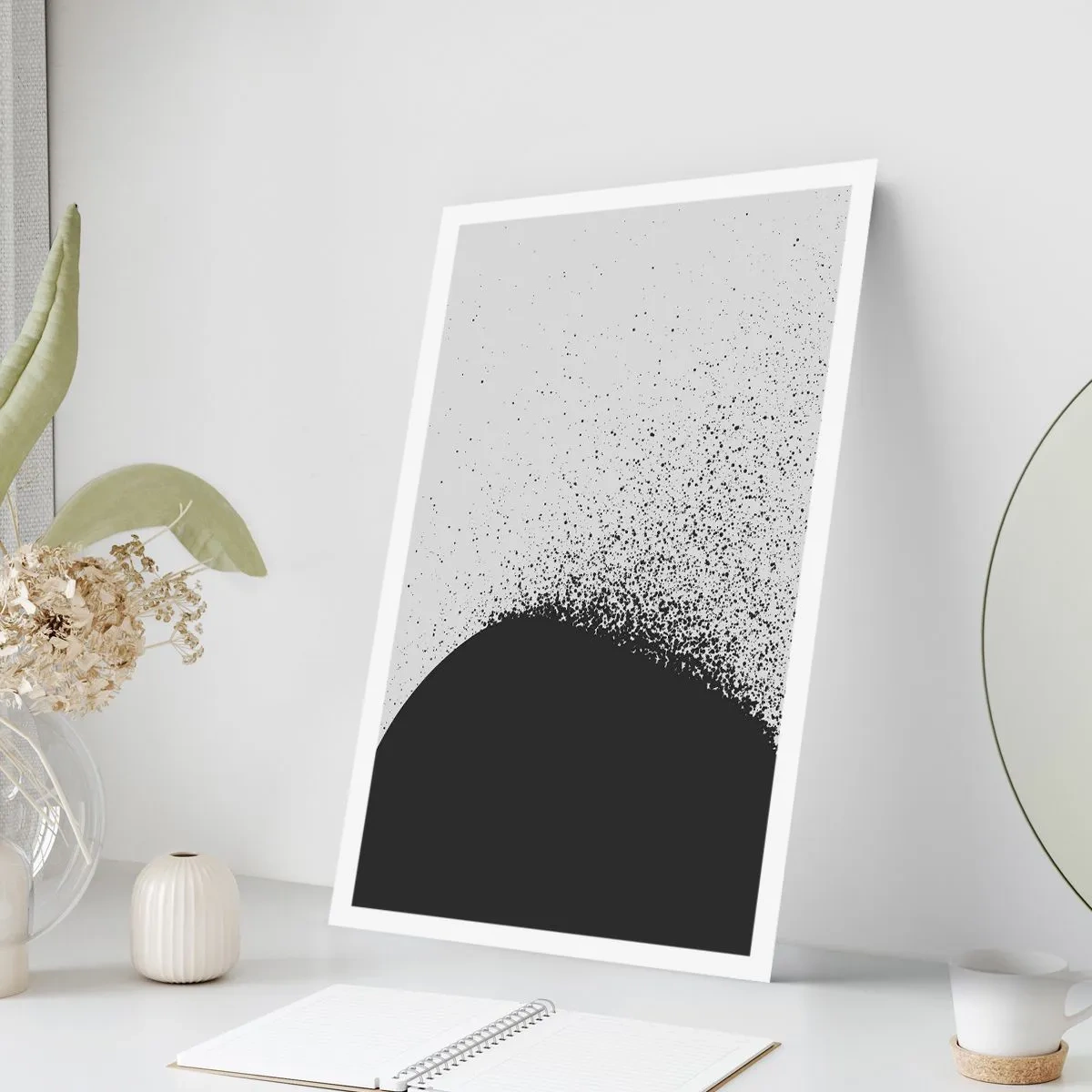Plakat - Minimalistyczna abstrakcja z czarną plamą na jasnym tle - 50x70cm - Ruch cząsteczek - Nowoczesna dekoracja ścienna do salonu, kuchni i sypialni ARTTOR