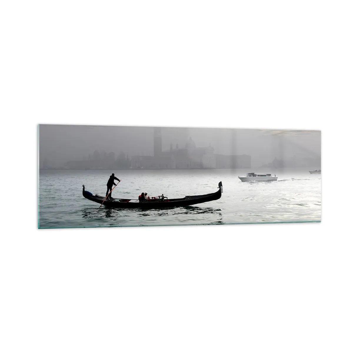 Obraz na szkle - Gondola płynąca po wodach Wenecji w mglisty poranek z widokiem na miasto - 160x50cm - Bajeczne miasto z wody i mgły - Nowoczesna dekoracja ścienna do salonu i sypialni ARTTOR