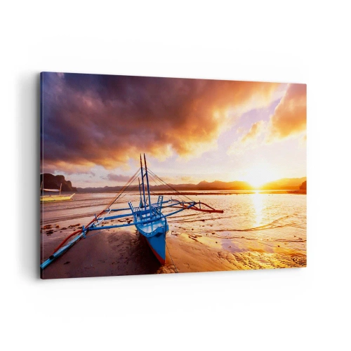 Obraz na płótnie - Niebieska łódź na plaży o zachodzie słońca - 120x80cm - Po całym dniu wyciągnąć się na piasku - Nowoczesna dekoracja ścienna do salonu, kuchni i sypialni ARTTOR