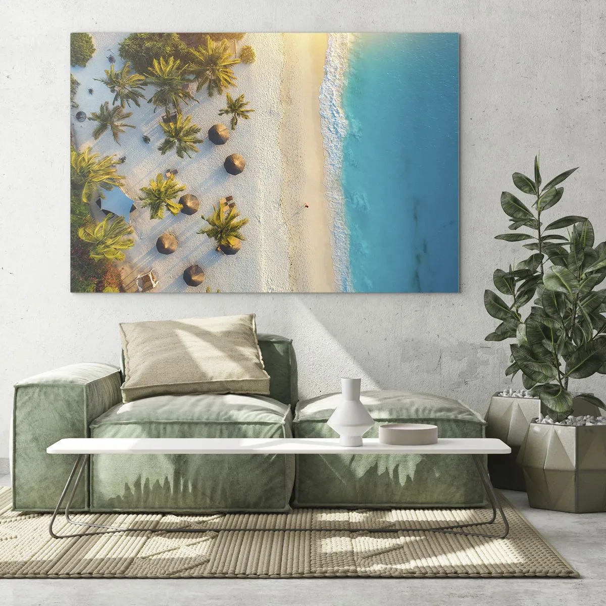 Obraz na szkle - Tropikalna plaża z palmami i parasolami w ujęciu z lotu ptaka - 100x70cm - Witaj w raju - Nowoczesna dekoracja ścienna do salonu, kuchni i sypialni ARTTOR