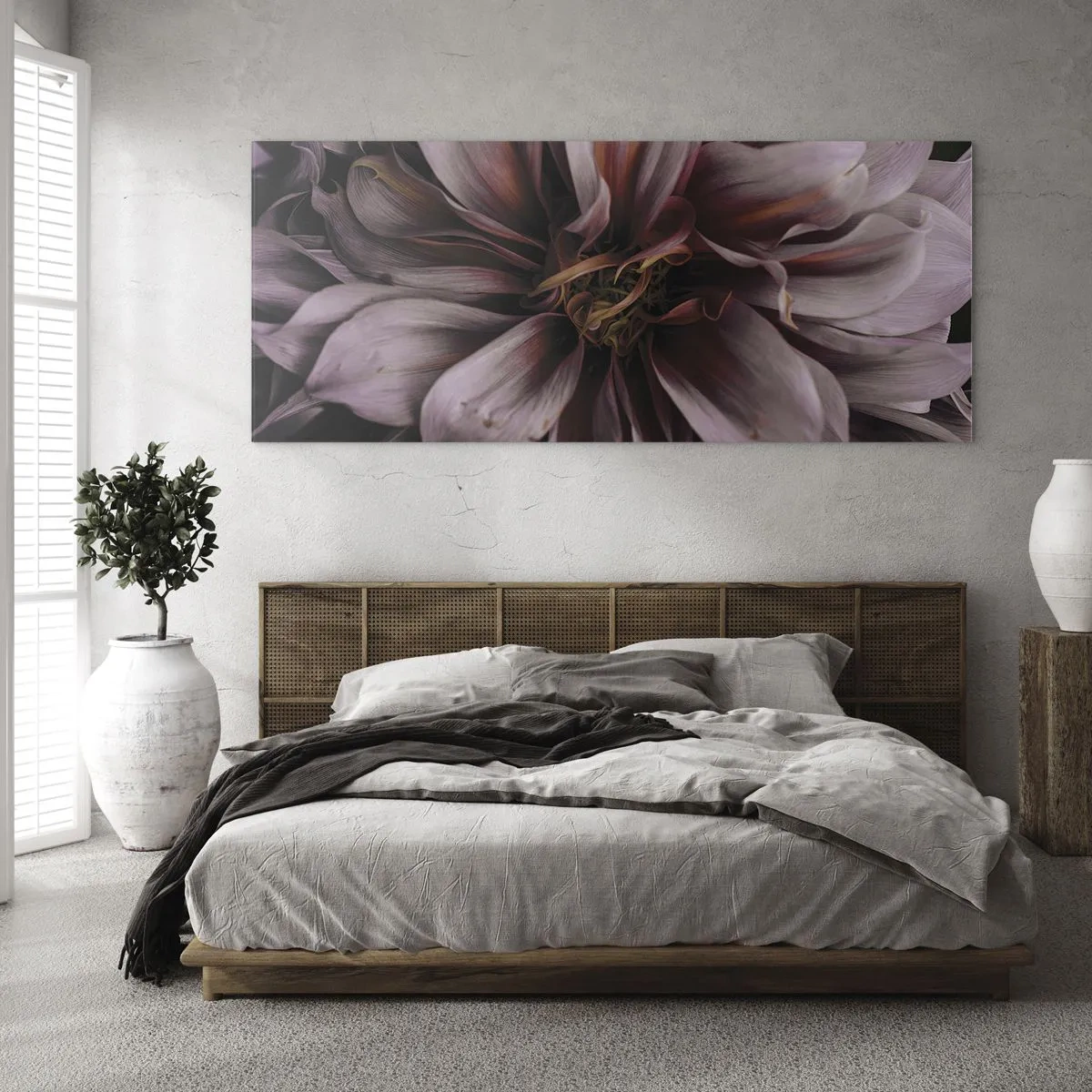 Obraz na szkle - Zbliżenie na detal dużego kwiatu w subtelnych barwach - 120x50cm - Kwietne serce - Nowoczesna dekoracja ścienna do salonu i sypialni ARTTOR