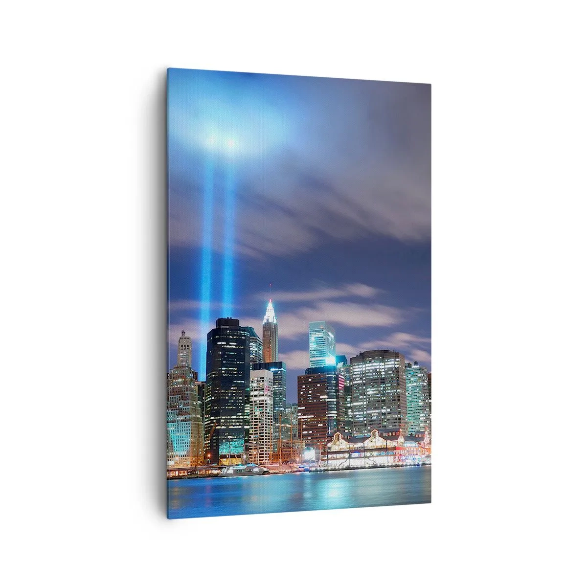 Obraz na płótnie - Nocna panorama miasta z dwoma jasnymi snopami światła na niebie - 80x120cm - Światłem dosięgnąć nieba - Nowoczesna dekoracja ścienna do salonu i sypialni ARTTOR