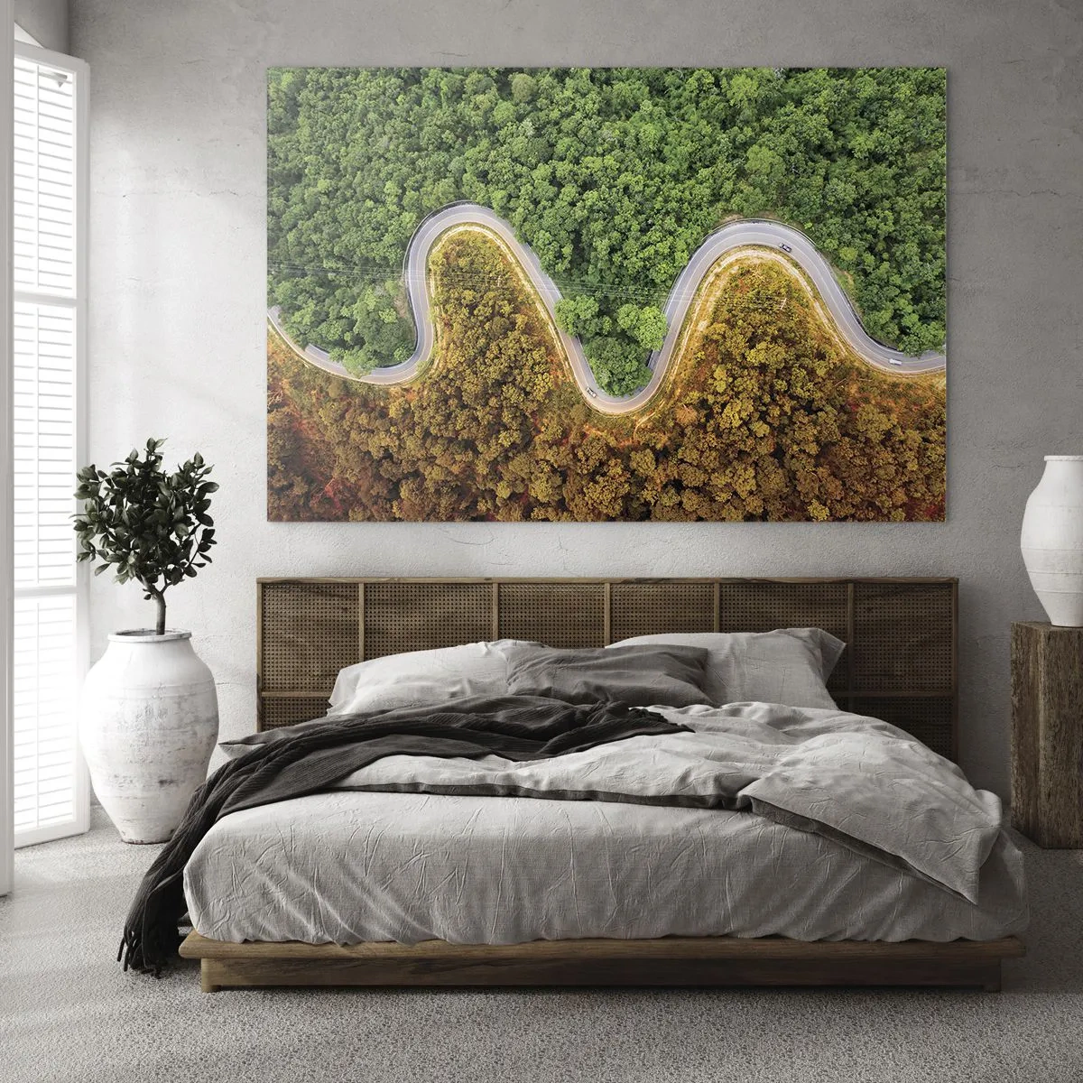 Obraz na szkle - Kręta droga wśród gęstego lasu widziana z lotu ptaka - 70x50cm - Granice i przełomy - Nowoczesna dekoracja ścienna do salonu i sypialni ARTTOR