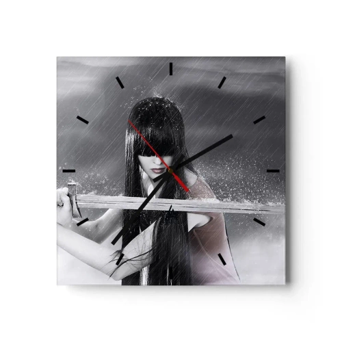 Zegar ścienny - Kobieta z mieczem w deszczu o dynamicznym i tajemniczym wyglądzie - 30x30cm - Piękna i niebezpieczna - Nowoczesna dekoracja ścienna do salonu i sypialni ARTTOR