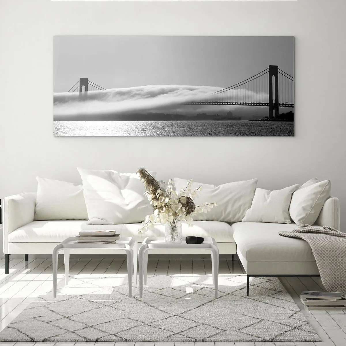 Obraz na szkle - Most nad wodą spowity mgłą w czarno-białym ujęciu - 120x50cm - Przepłynąć przez Złote Wrota - Nowoczesna dekoracja ścienna do salonu i sypialni ARTTOR